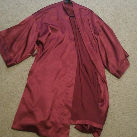 Robe - Picture 1 of 1